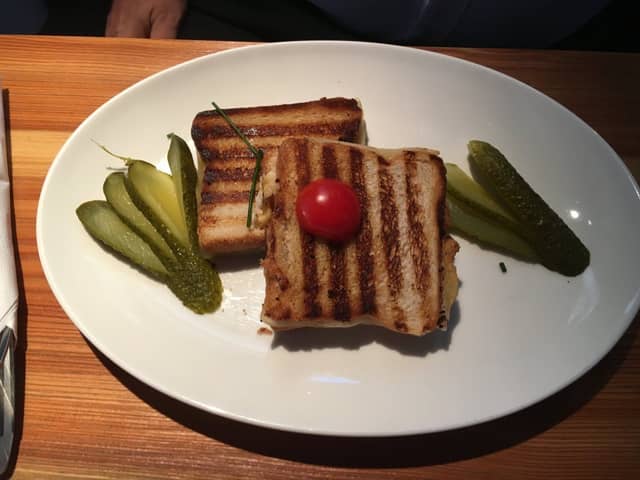Grilled Cheese Sandwich mit Essiggurke